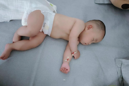供卵包生男孩公司孕妇肚脐周围发青